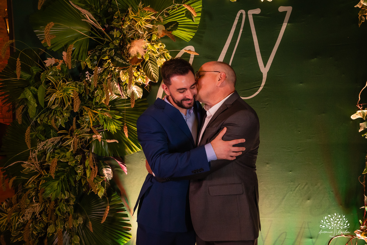 Formatura - Medicina - João Vitor - Conquista - Família - Celebração - Brinde - Aniversário - Laços - Mosa - Vini e banda - Pista de dança - Conquistas - Registro fotográfico - Colação de grau - Estudo - Pelotas - Fotografia - Antonio Rocha Fotografias