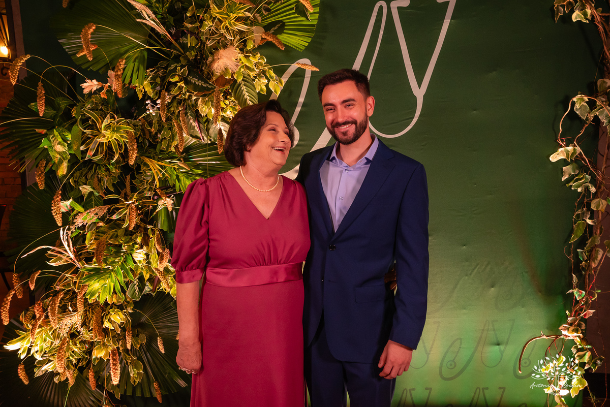 Formatura - Medicina - João Vitor - Conquista - Família - Celebração - Brinde - Aniversário - Laços - Mosa - Vini e banda - Pista de dança - Conquistas - Registro fotográfico - Colação de grau - Estudo - Pelotas - Fotografia - Antonio Rocha Fotografias