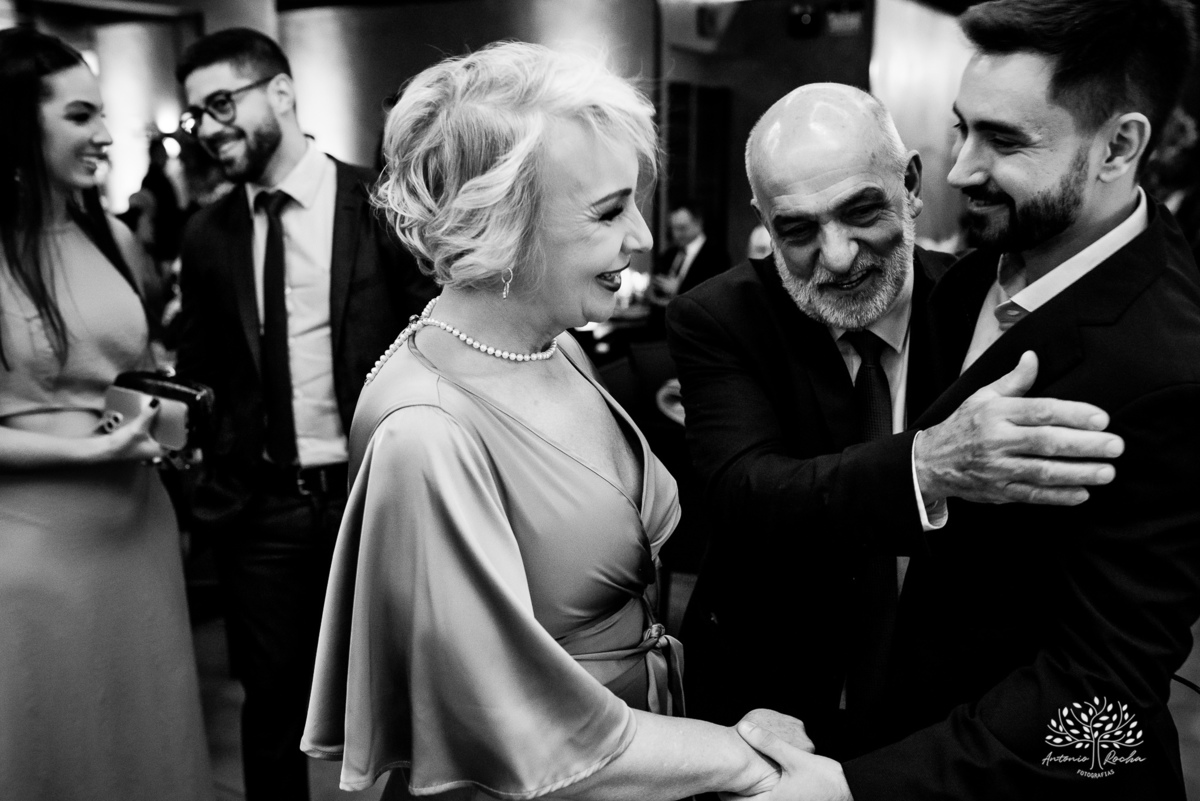 Formatura - Medicina - João Vitor - Conquista - Família - Celebração - Brinde - Aniversário - Laços - Mosa - Vini e banda - Pista de dança - Conquistas - Registro fotográfico - Colação de grau - Estudo - Pelotas - Fotografia - Antonio Rocha Fotografias