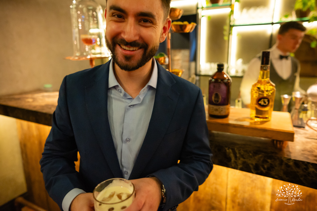 Formatura - Medicina - João Vitor - Conquista - Família - Celebração - Brinde - Aniversário - Laços - Mosa - Vini e banda - Pista de dança - Conquistas - Registro fotográfico - Colação de grau - Estudo - Pelotas - Fotografia - Antonio Rocha Fotografias