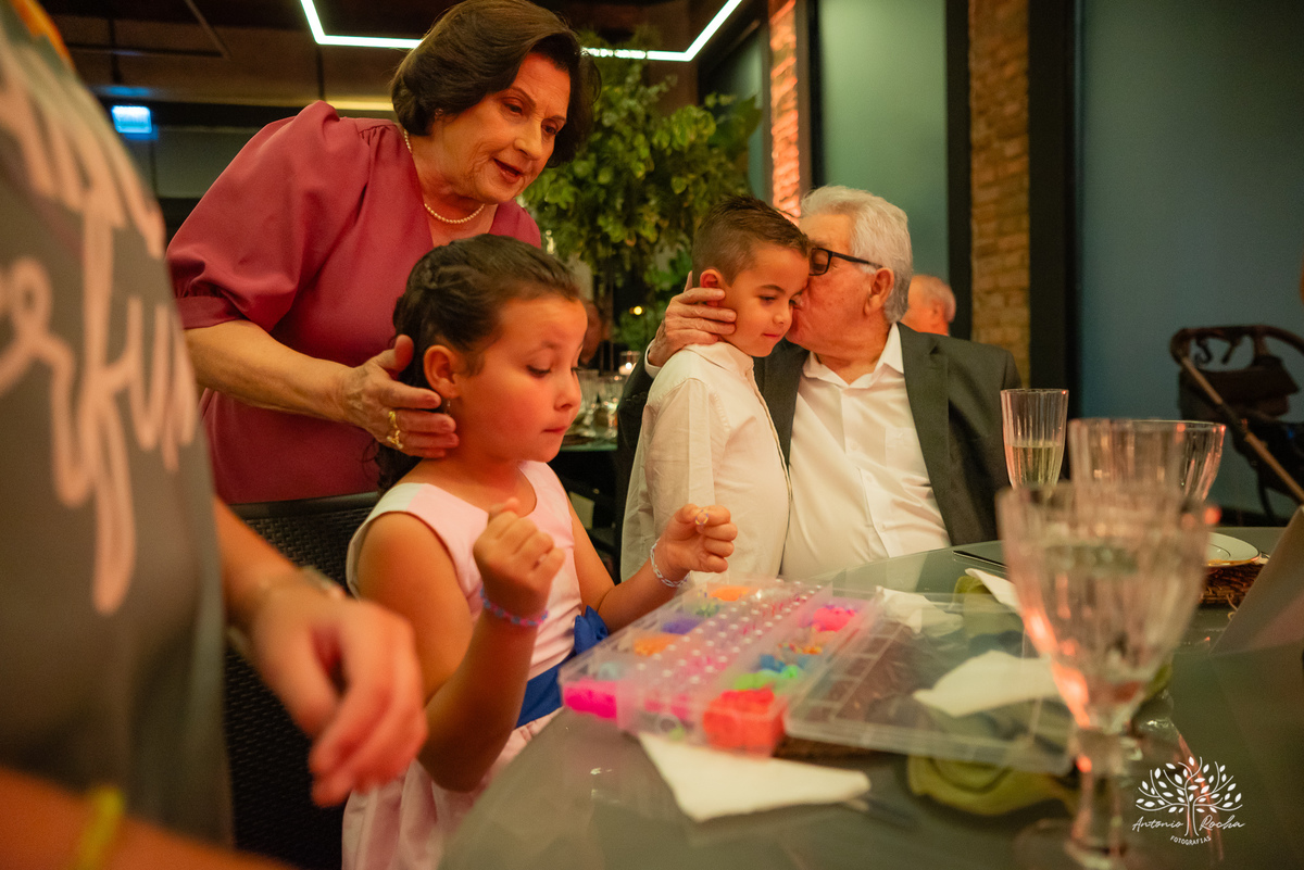 Formatura - Medicina - João Vitor - Conquista - Família - Celebração - Brinde - Aniversário - Laços - Mosa - Vini e banda - Pista de dança - Conquistas - Registro fotográfico - Colação de grau - Estudo - Pelotas - Fotografia - Antonio Rocha Fotografias