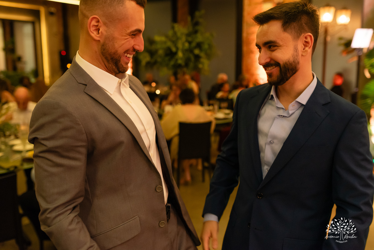 Formatura - Medicina - João Vitor - Conquista - Família - Celebração - Brinde - Aniversário - Laços - Mosa - Vini e banda - Pista de dança - Conquistas - Registro fotográfico - Colação de grau - Estudo - Pelotas - Fotografia - Antonio Rocha Fotografias