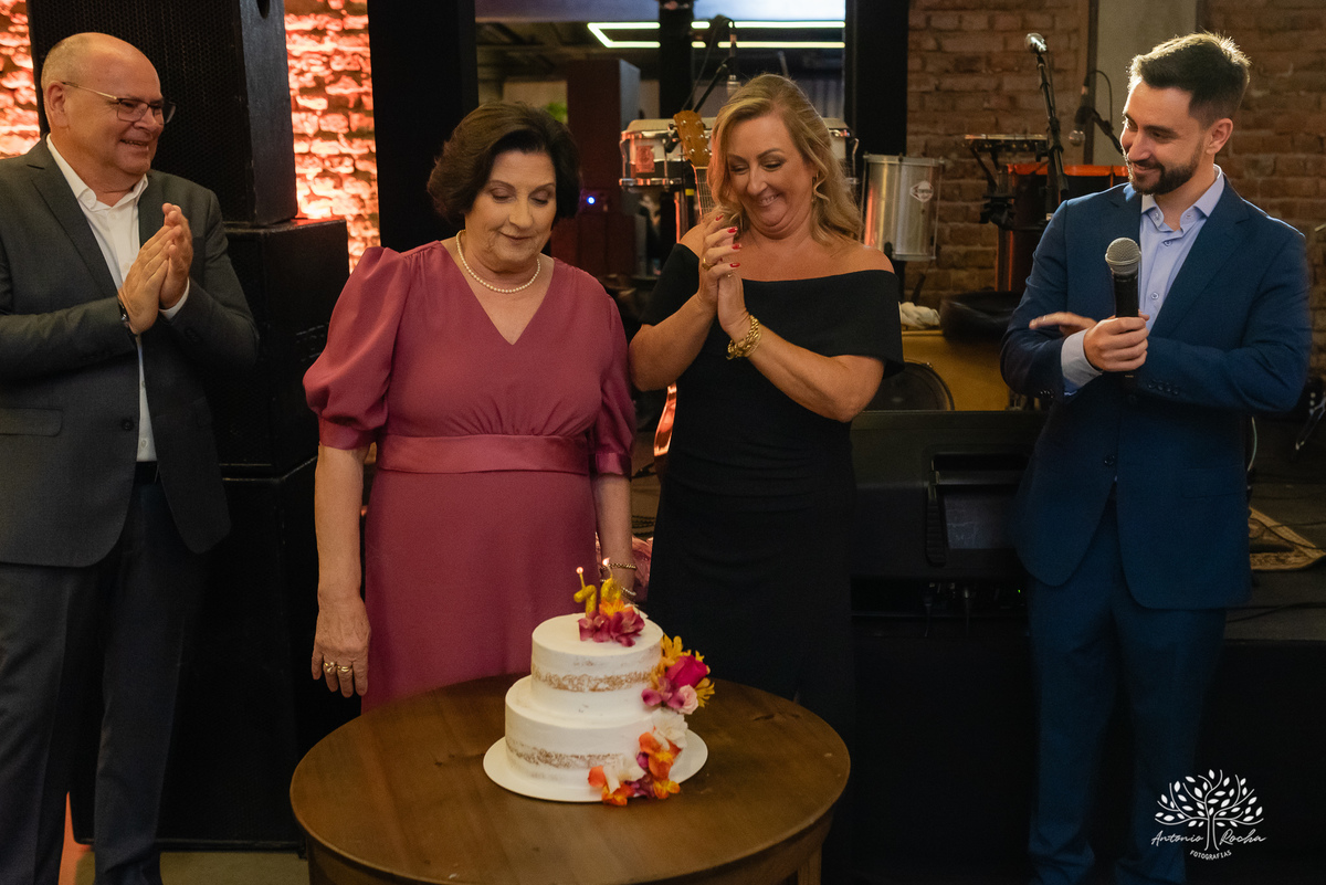 Formatura - Medicina - João Vitor - Conquista - Família - Celebração - Brinde - Aniversário - Laços - Mosa - Vini e banda - Pista de dança - Conquistas - Registro fotográfico - Colação de grau - Estudo - Pelotas - Fotografia - Antonio Rocha Fotografias