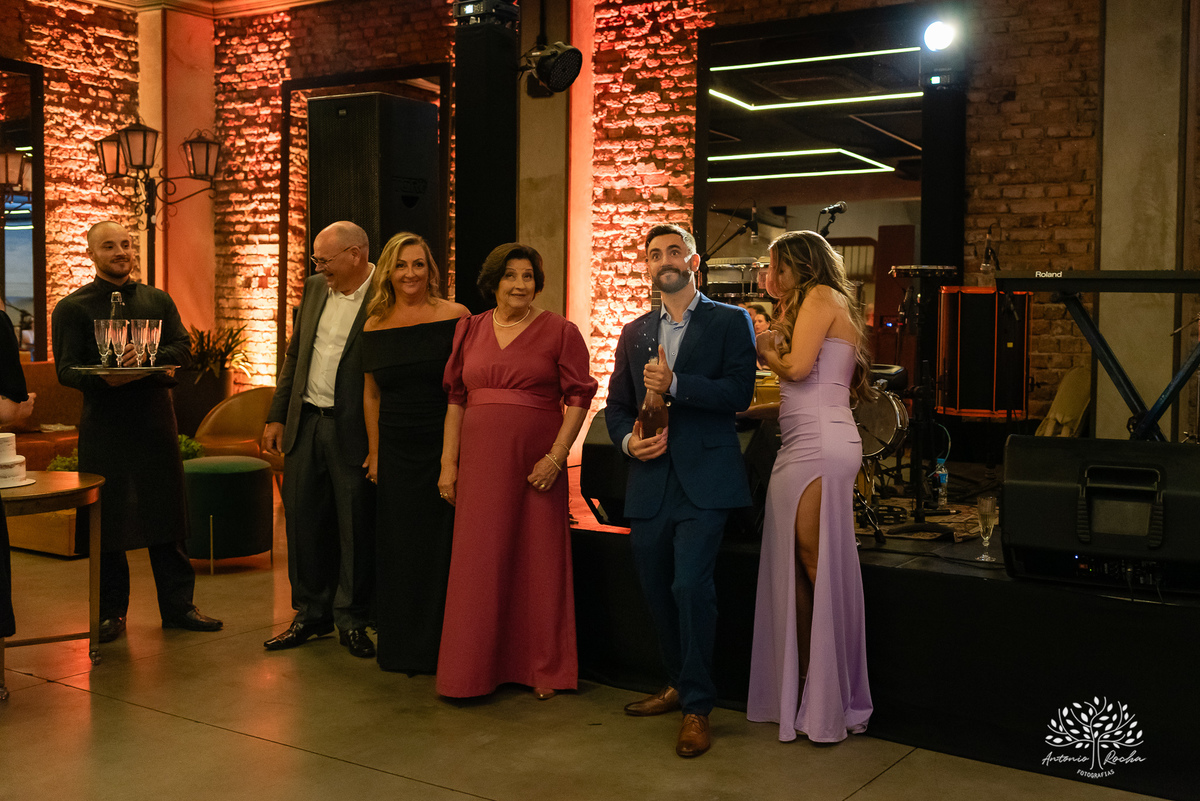 Formatura - Medicina - João Vitor - Conquista - Família - Celebração - Brinde - Aniversário - Laços - Mosa - Vini e banda - Pista de dança - Conquistas - Registro fotográfico - Colação de grau - Estudo - Pelotas - Fotografia - Antonio Rocha Fotografias