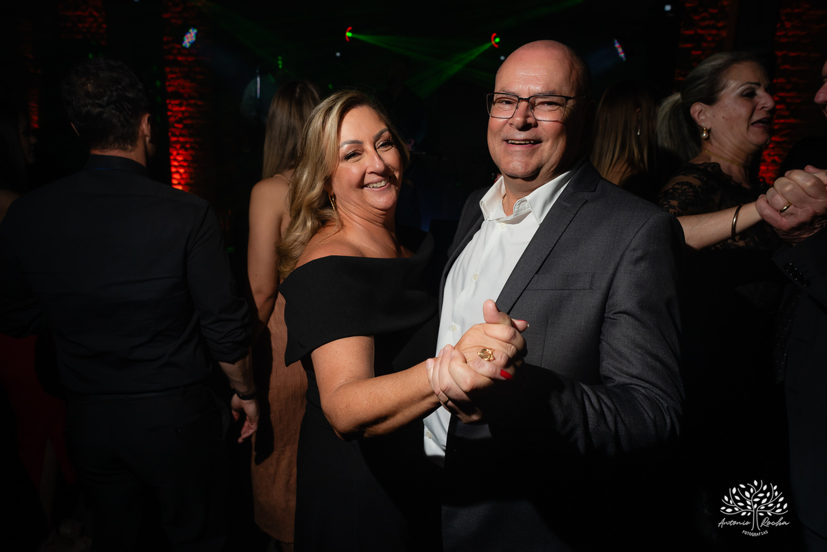 Formatura - Medicina - João Vitor - Conquista - Família - Celebração - Brinde - Aniversário - Laços - Mosa - Vini e banda - Pista de dança - Conquistas - Registro fotográfico - Colação de grau - Estudo - Pelotas - Fotografia - Antonio Rocha Fotografias