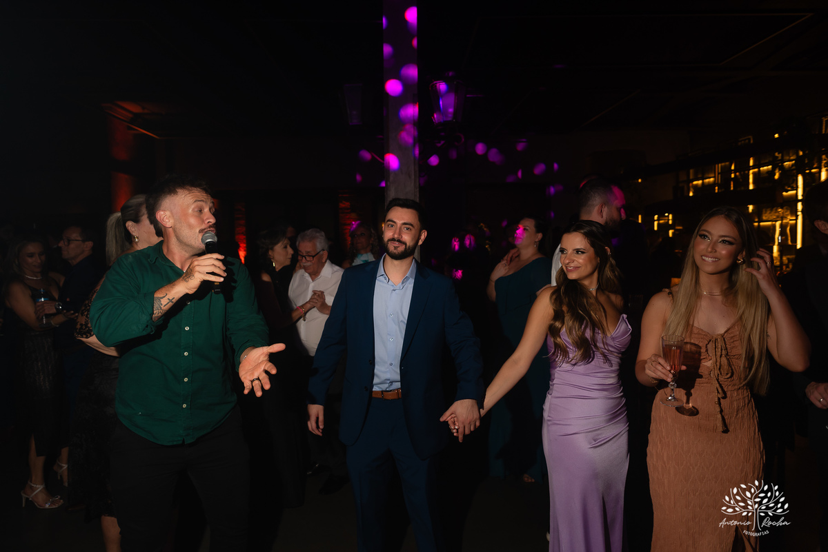 Formatura - Medicina - João Vitor - Conquista - Família - Celebração - Brinde - Aniversário - Laços - Mosa - Vini e banda - Pista de dança - Conquistas - Registro fotográfico - Colação de grau - Estudo - Pelotas - Fotografia - Antonio Rocha Fotografias