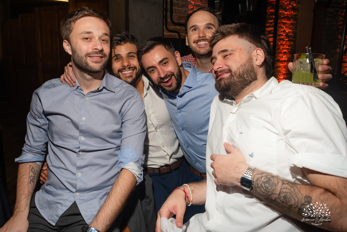 Formatura - Medicina - João Vitor - Conquista - Família - Celebração - Brinde - Aniversário - Laços - Mosa - Vini e banda - Pista de dança - Conquistas - Registro fotográfico - Colação de grau - Estudo - Pelotas - Fotografia - Antonio Rocha Fotografias