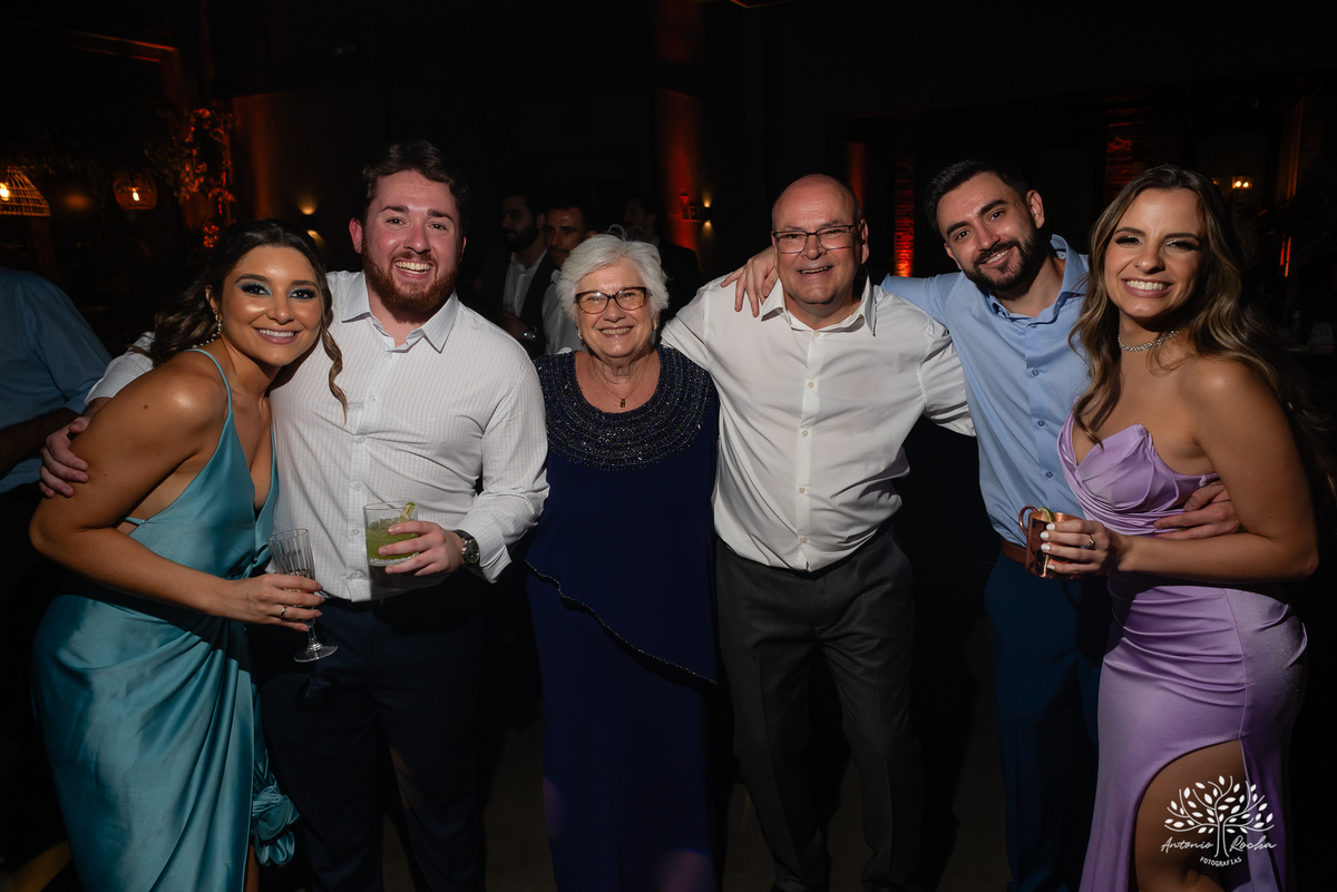 Formatura - Medicina - João Vitor - Conquista - Família - Celebração - Brinde - Aniversário - Laços - Mosa - Vini e banda - Pista de dança - Conquistas - Registro fotográfico - Colação de grau - Estudo - Pelotas - Fotografia - Antonio Rocha Fotografias