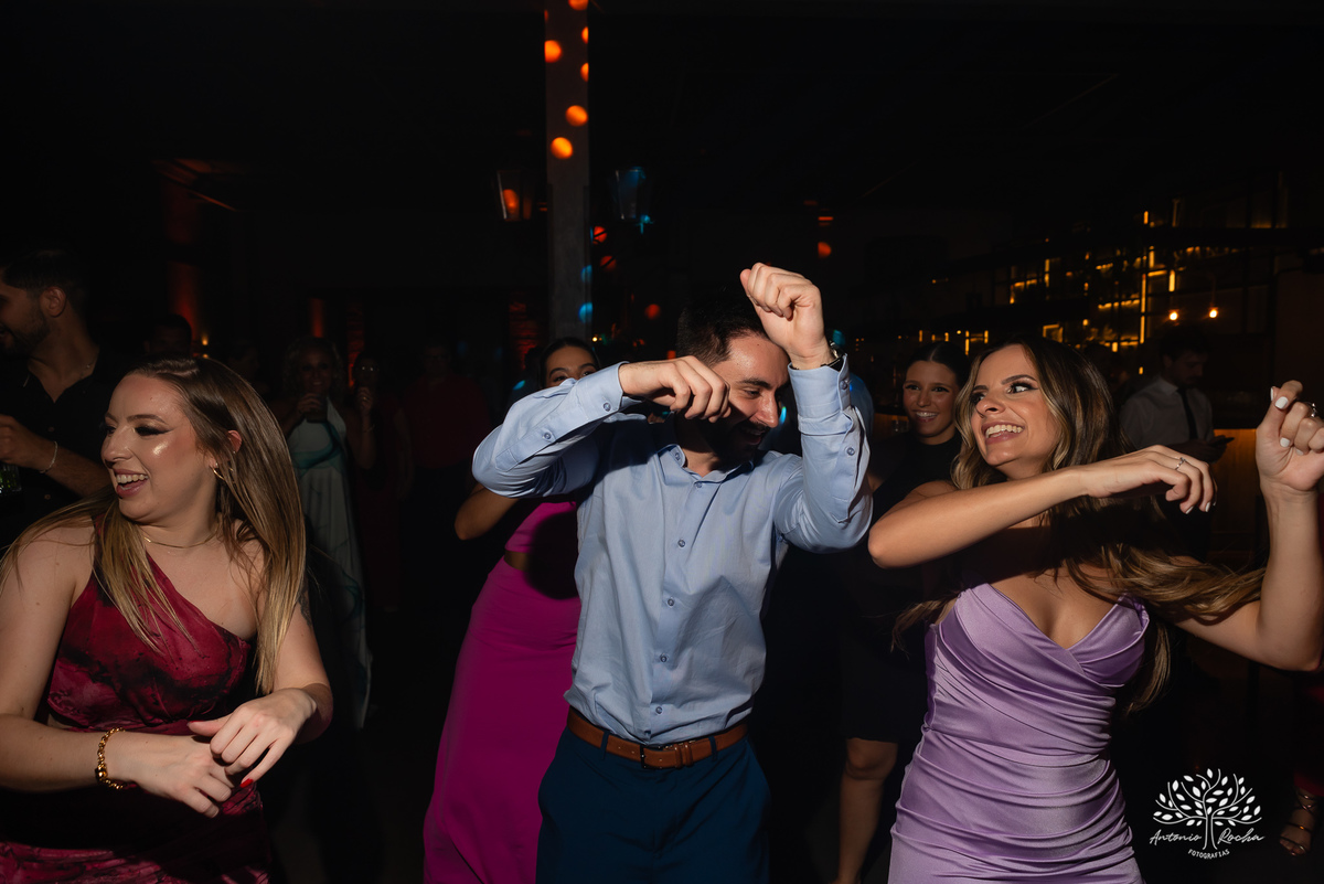 Formatura - Medicina - João Vitor - Conquista - Família - Celebração - Brinde - Aniversário - Laços - Mosa - Vini e banda - Pista de dança - Conquistas - Registro fotográfico - Colação de grau - Estudo - Pelotas - Fotografia - Antonio Rocha Fotografias