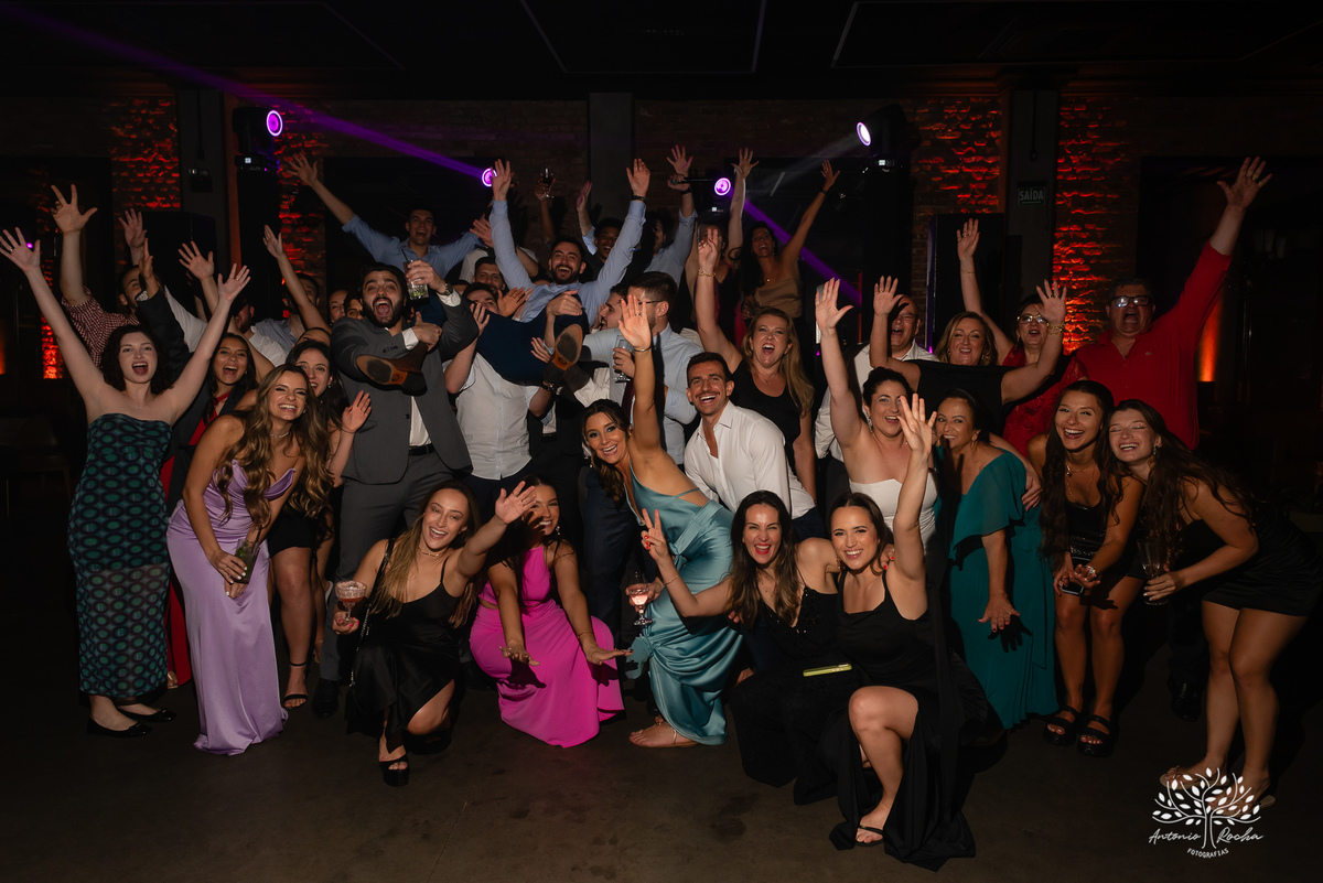 Formatura - Medicina - João Vitor - Conquista - Família - Celebração - Brinde - Aniversário - Laços - Mosa - Vini e banda - Pista de dança - Conquistas - Registro fotográfico - Colação de grau - Estudo - Pelotas - Fotografia - Antonio Rocha Fotografias