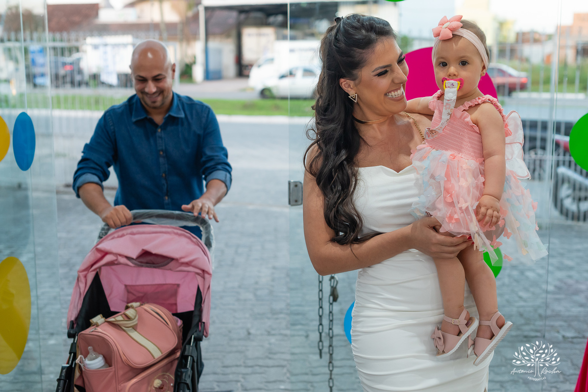 primeiro aninho - festa infantil - fotografia infantil - registro fotográfico - celebração em família - sorrisos contagiantes - Antonio Rocha Fotografias - fotografia de aniversário - Serena - infância feliz - fotografia profissional - Pelotas