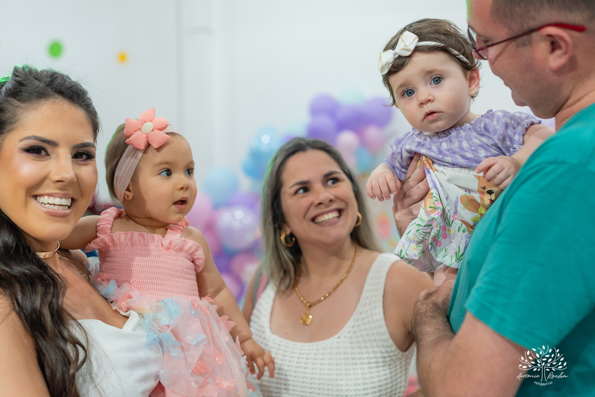 primeiro aninho - festa infantil - fotografia infantil - registro fotográfico - celebração em família - sorrisos contagiantes - Antonio Rocha Fotografias - fotografia de aniversário - Serena - infância feliz - fotografia profissional - Pelotas