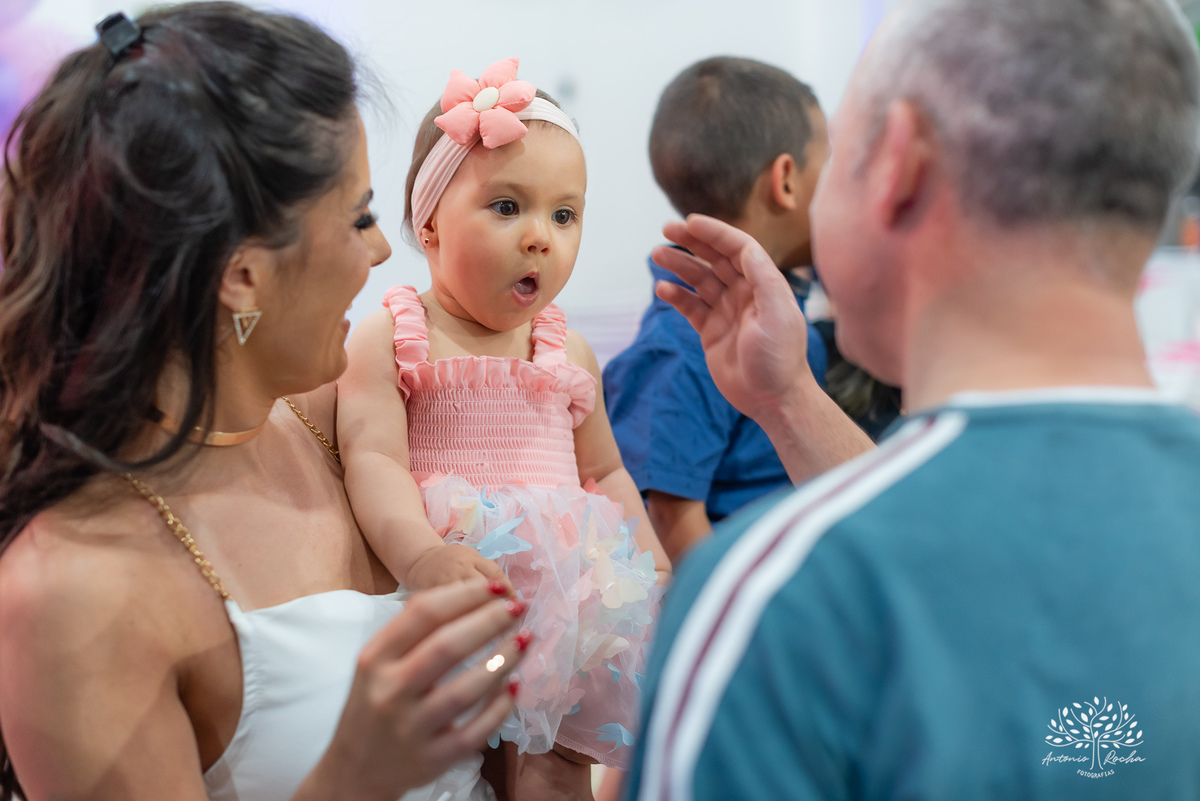 primeiro aninho - festa infantil - fotografia infantil - registro fotográfico - celebração em família - sorrisos contagiantes - Antonio Rocha Fotografias - fotografia de aniversário - Serena - infância feliz - fotografia profissional - Pelotas