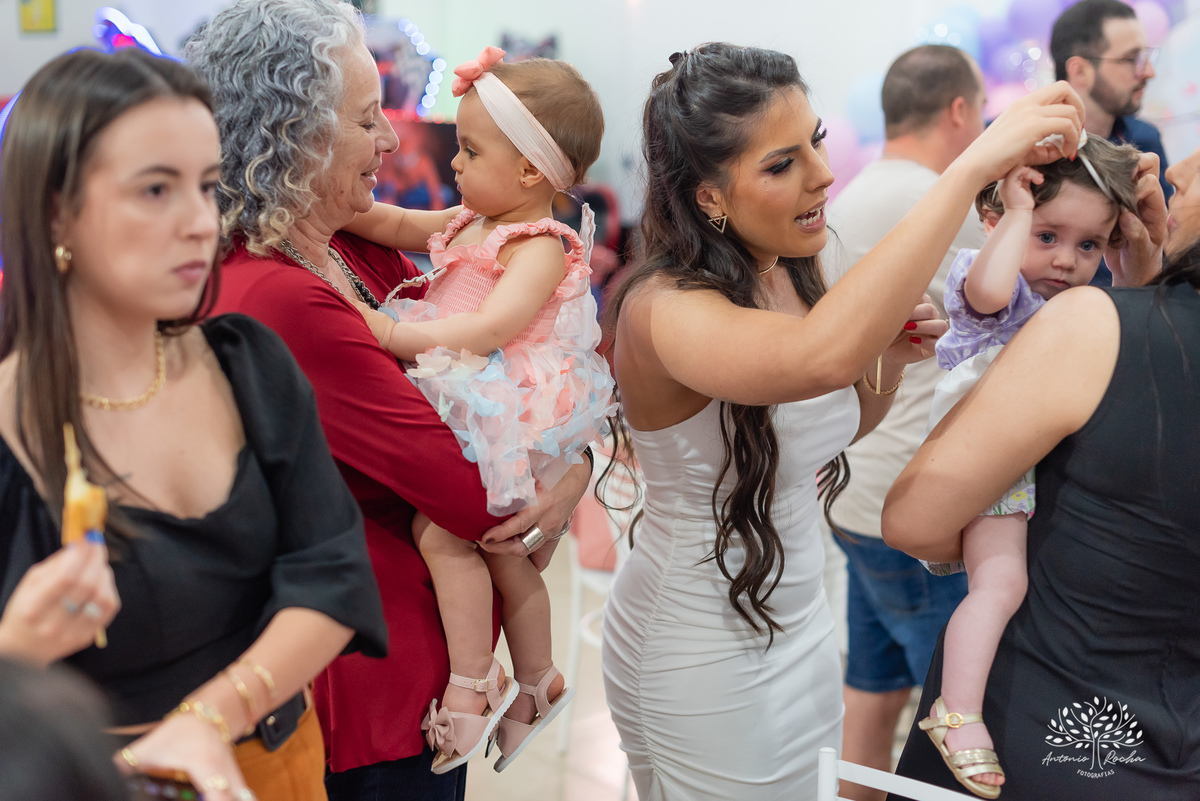 primeiro aninho - festa infantil - fotografia infantil - registro fotográfico - celebração em família - sorrisos contagiantes - Antonio Rocha Fotografias - fotografia de aniversário - Serena - infância feliz - fotografia profissional - Pelotas