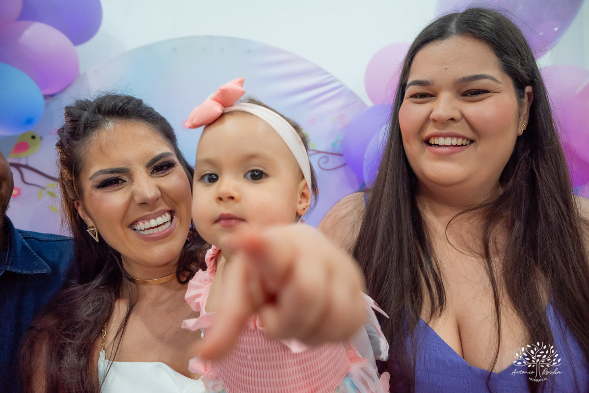 primeiro aninho - festa infantil - fotografia infantil - registro fotográfico - celebração em família - sorrisos contagiantes - Antonio Rocha Fotografias - fotografia de aniversário - Serena - infância feliz - fotografia profissional - Pelotas