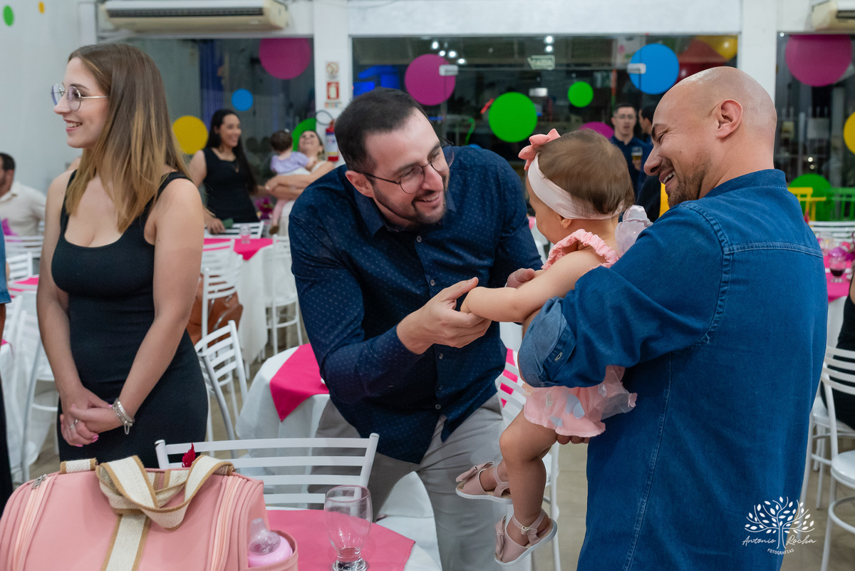 primeiro aninho - festa infantil - fotografia infantil - registro fotográfico - celebração em família - sorrisos contagiantes - Antonio Rocha Fotografias - fotografia de aniversário - Serena - infância feliz - fotografia profissional - Pelotas