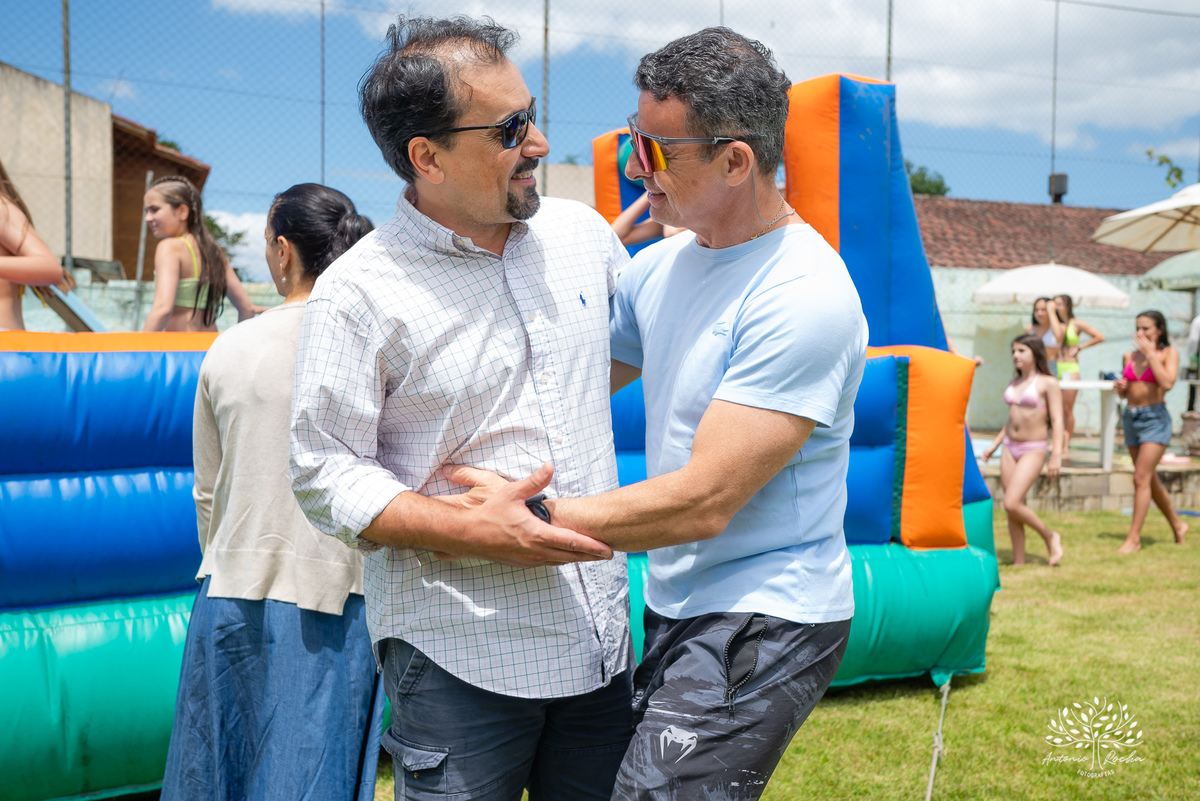 celebração - aniversário - Martina - 13 anos - festa na piscina - amigos - família - handebol de sabão - memórias - registros fotográficos - pais Juliana Kaise e Fabiano Cimo - comemoração - alegria - amor - Antonio Rocha Fotografias - Renata Dalbann