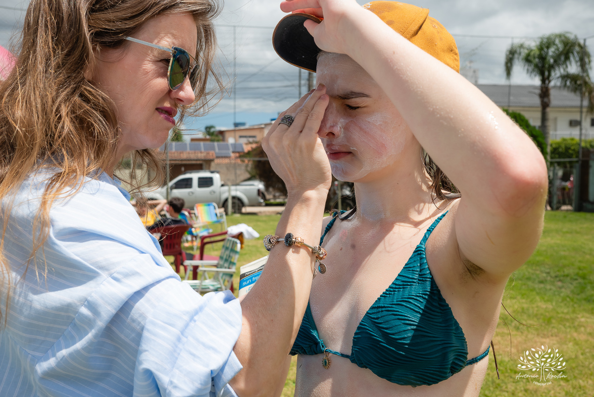 celebração - aniversário - Martina - 13 anos - festa na piscina - amigos - família - handebol de sabão - memórias - registros fotográficos - pais Juliana Kaise e Fabiano Cimo - comemoração - alegria - amor - Antonio Rocha Fotografias - Renata Dalbann