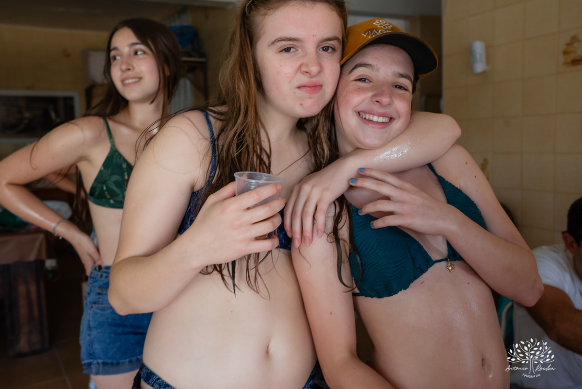 celebração - aniversário - Martina - 13 anos - festa na piscina - amigos - família - handebol de sabão - memórias - registros fotográficos - pais Juliana Kaise e Fabiano Cimo - comemoração - alegria - amor - Antonio Rocha Fotografias - Renata Dalbann