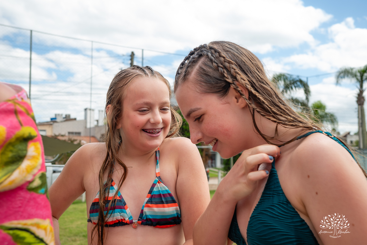 celebração - aniversário - Martina - 13 anos - festa na piscina - amigos - família - handebol de sabão - memórias - registros fotográficos - pais Juliana Kaise e Fabiano Cimo - comemoração - alegria - amor - Antonio Rocha Fotografias - Renata Dalbann