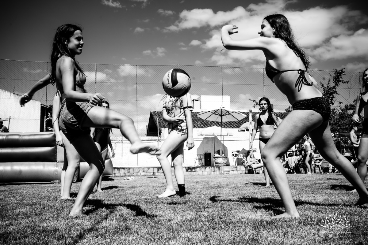celebração - aniversário - Martina - 13 anos - festa na piscina - amigos - família - handebol de sabão - memórias - registros fotográficos - pais Juliana Kaise e Fabiano Cimo - comemoração - alegria - amor - Antonio Rocha Fotografias - Renata Dalbann