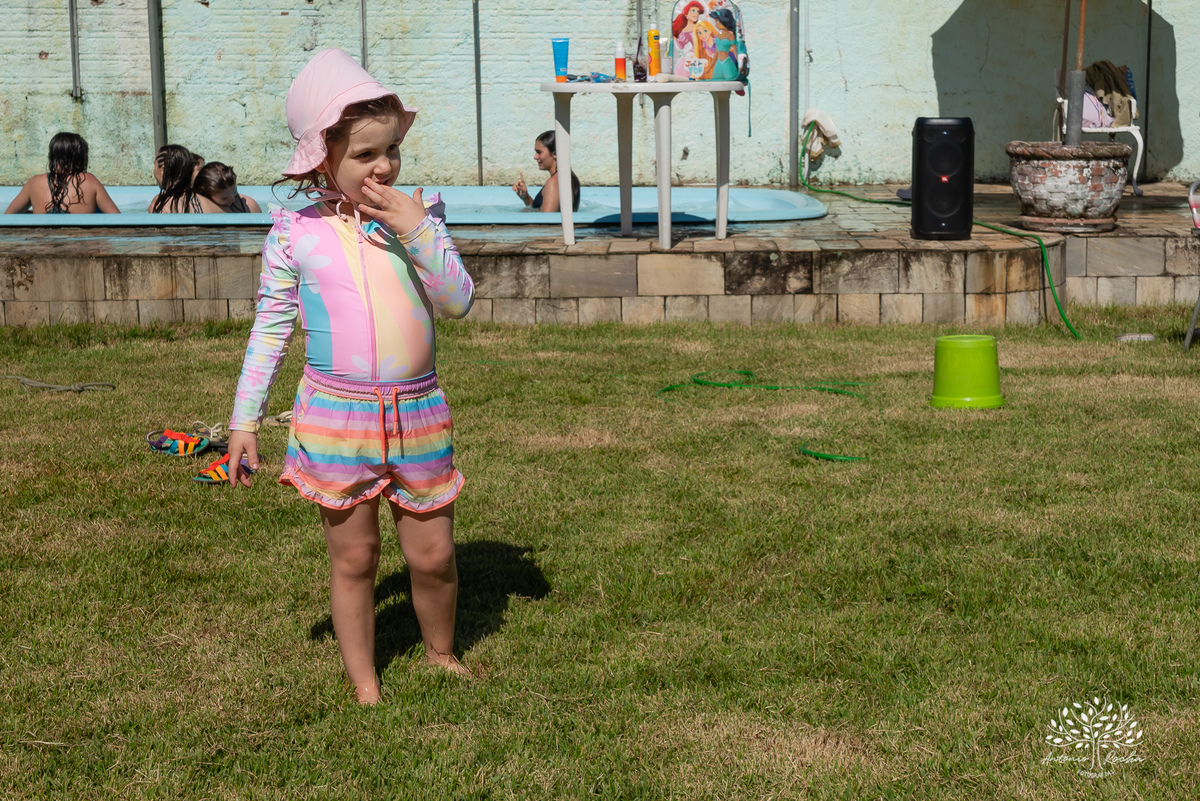 celebração - aniversário - Martina - 13 anos - festa na piscina - amigos - família - handebol de sabão - memórias - registros fotográficos - pais Juliana Kaise e Fabiano Cimo - comemoração - alegria - amor - Antonio Rocha Fotografias - Renata Dalbann
