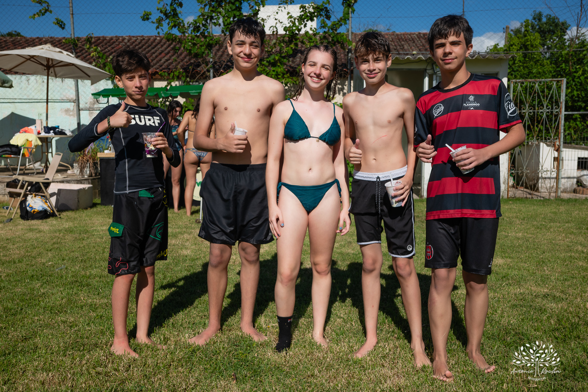 celebração - aniversário - Martina - 13 anos - festa na piscina - amigos - família - handebol de sabão - memórias - registros fotográficos - pais Juliana Kaise e Fabiano Cimo - comemoração - alegria - amor - Antonio Rocha Fotografias - Renata Dalbann