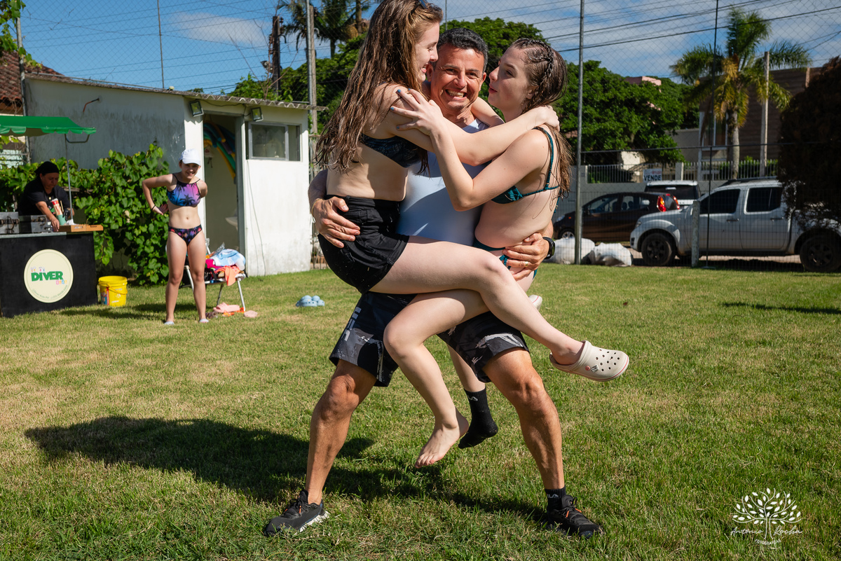 celebração - aniversário - Martina - 13 anos - festa na piscina - amigos - família - handebol de sabão - memórias - registros fotográficos - pais Juliana Kaise e Fabiano Cimo - comemoração - alegria - amor - Antonio Rocha Fotografias - Renata Dalbann