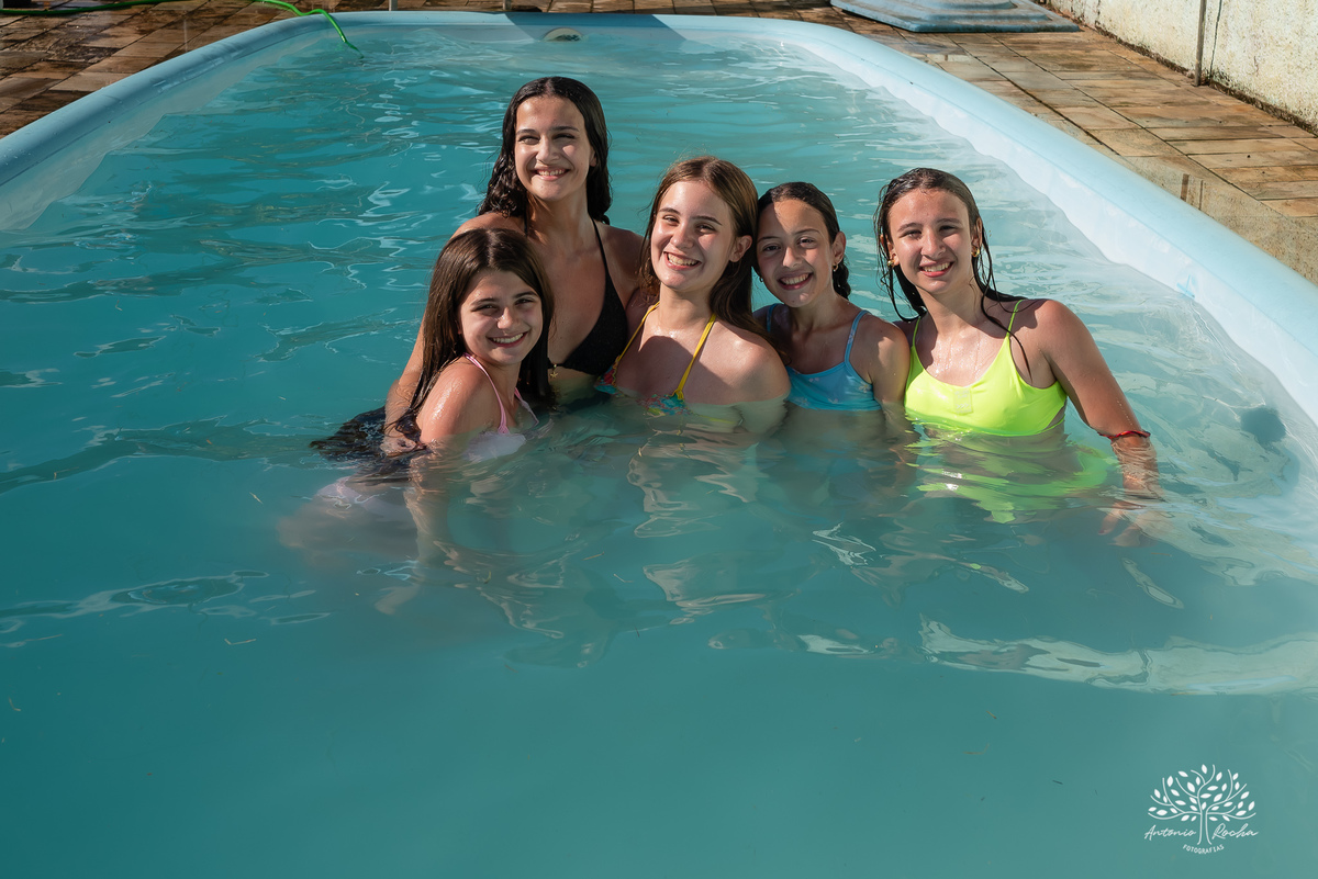 celebração - aniversário - Martina - 13 anos - festa na piscina - amigos - família - handebol de sabão - memórias - registros fotográficos - pais Juliana Kaise e Fabiano Cimo - comemoração - alegria - amor - Antonio Rocha Fotografias - Renata Dalbann