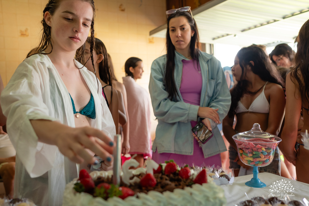 celebração - aniversário - Martina - 13 anos - festa na piscina - amigos - família - handebol de sabão - memórias - registros fotográficos - pais Juliana Kaise e Fabiano Cimo - comemoração - alegria - amor - Antonio Rocha Fotografias - Renata Dalbann