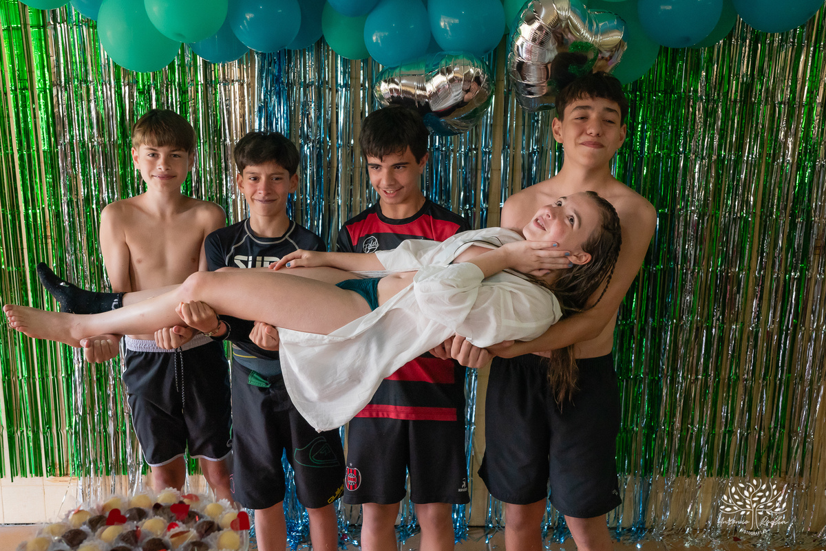 celebração - aniversário - Martina - 13 anos - festa na piscina - amigos - família - handebol de sabão - memórias - registros fotográficos - pais Juliana Kaise e Fabiano Cimo - comemoração - alegria - amor - Antonio Rocha Fotografias - Renata Dalbann