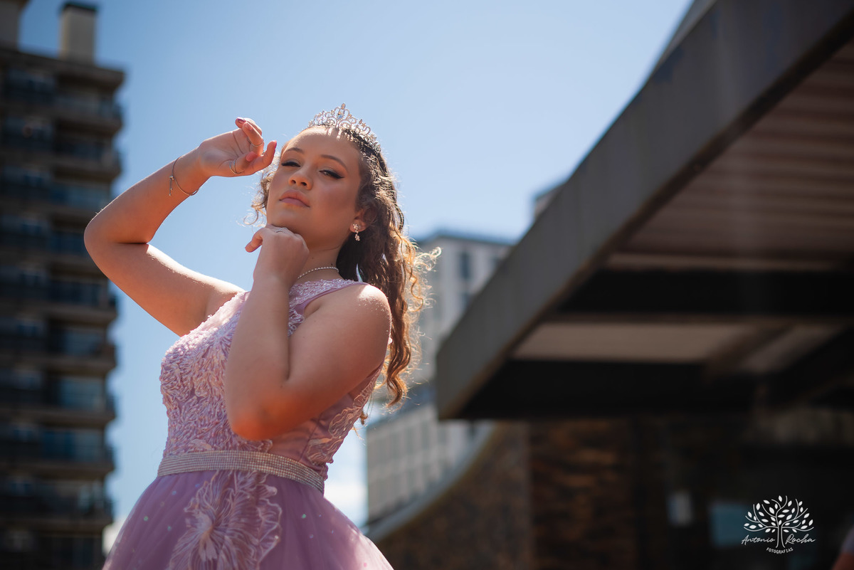 ensaio de 15 anos - fotografia de debutantes - retratos femininos - momentos únicos - Parque Una - fotografia ao ar livre - fotógrafo Antonio Rocha - confiança e carinho - fotografia profissional - celebração dos 15 anos - Pelotas
