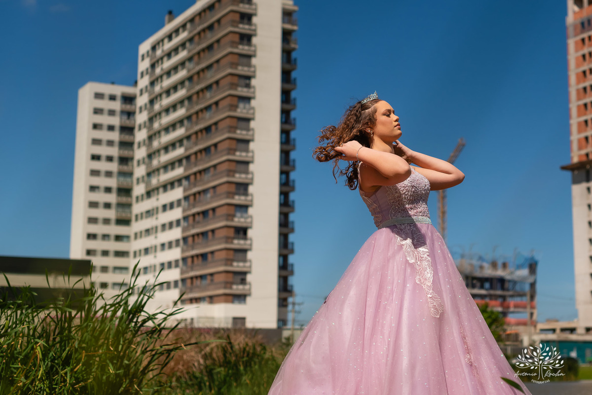 ensaio de 15 anos - fotografia de debutantes - retratos femininos - momentos únicos - Parque Una - fotografia ao ar livre - fotógrafo Antonio Rocha - confiança e carinho - fotografia profissional - celebração dos 15 anos - Pelotas