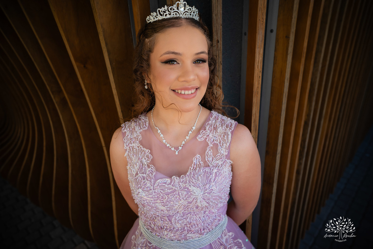 ensaio de 15 anos - fotografia de debutantes - retratos femininos - momentos únicos - Parque Una - fotografia ao ar livre - fotógrafo Antonio Rocha - confiança e carinho - fotografia profissional - celebração dos 15 anos - Pelotas