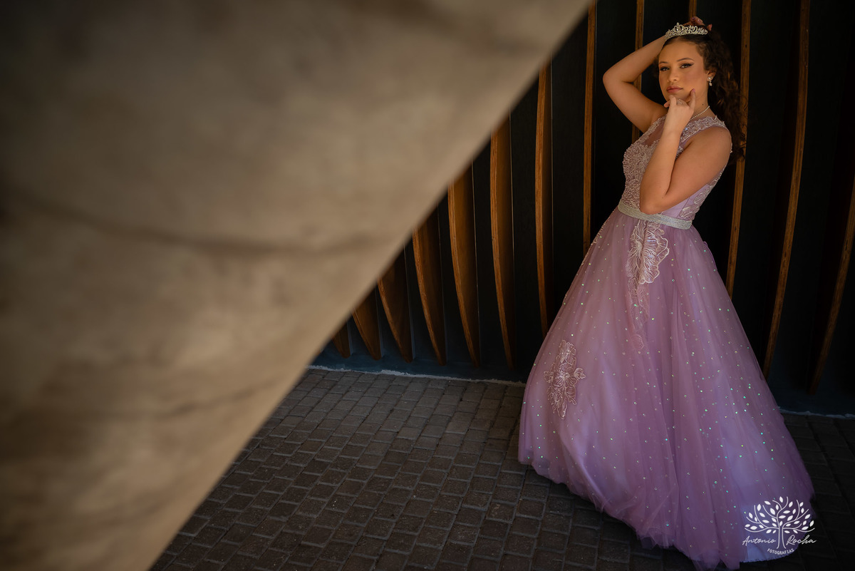 ensaio de 15 anos - fotografia de debutantes - retratos femininos - momentos únicos - Parque Una - fotografia ao ar livre - fotógrafo Antonio Rocha - confiança e carinho - fotografia profissional - celebração dos 15 anos - Pelotas