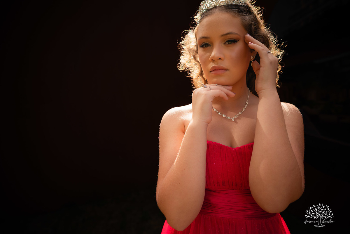 ensaio de 15 anos - fotografia de debutantes - retratos femininos - momentos únicos - Parque Una - fotografia ao ar livre - fotógrafo Antonio Rocha - confiança e carinho - fotografia profissional - celebração dos 15 anos - Pelotas