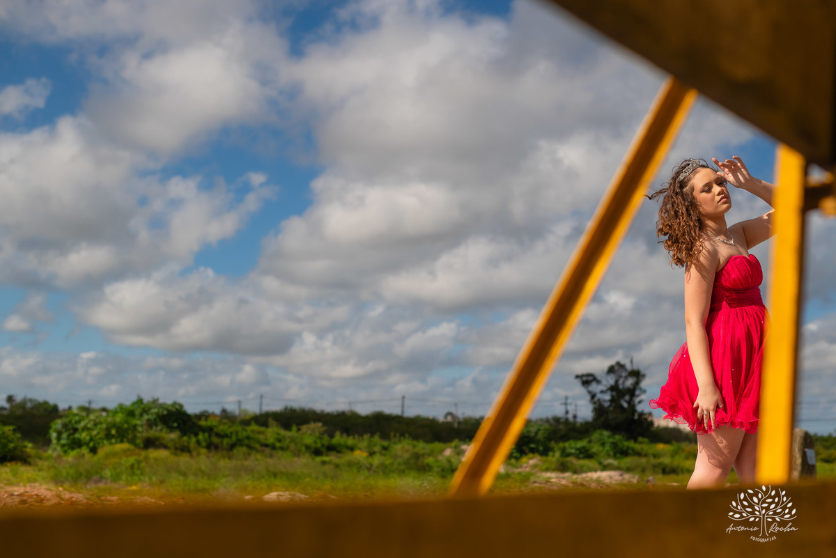 ensaio de 15 anos - fotografia de debutantes - retratos femininos - momentos únicos - Parque Una - fotografia ao ar livre - fotógrafo Antonio Rocha - confiança e carinho - fotografia profissional - celebração dos 15 anos - Pelotas