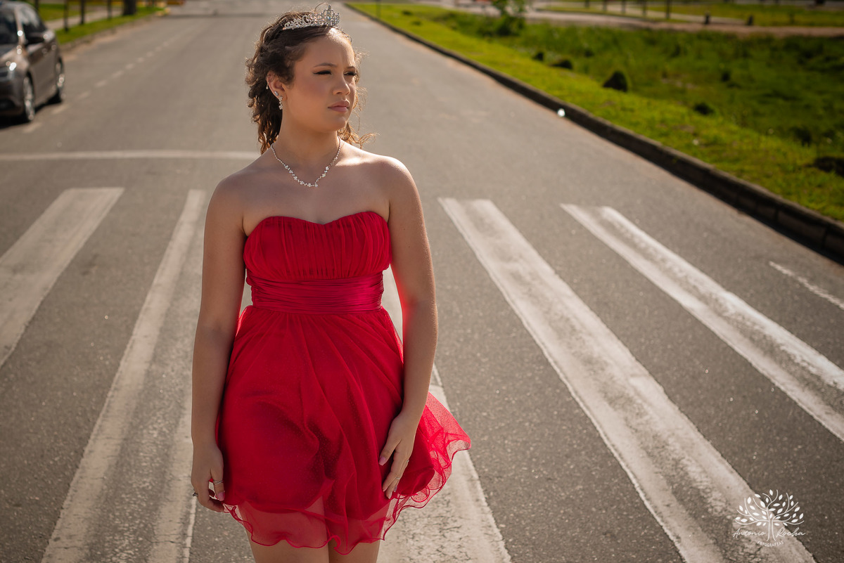 ensaio de 15 anos - fotografia de debutantes - retratos femininos - momentos únicos - Parque Una - fotografia ao ar livre - fotógrafo Antonio Rocha - confiança e carinho - fotografia profissional - celebração dos 15 anos - Pelotas