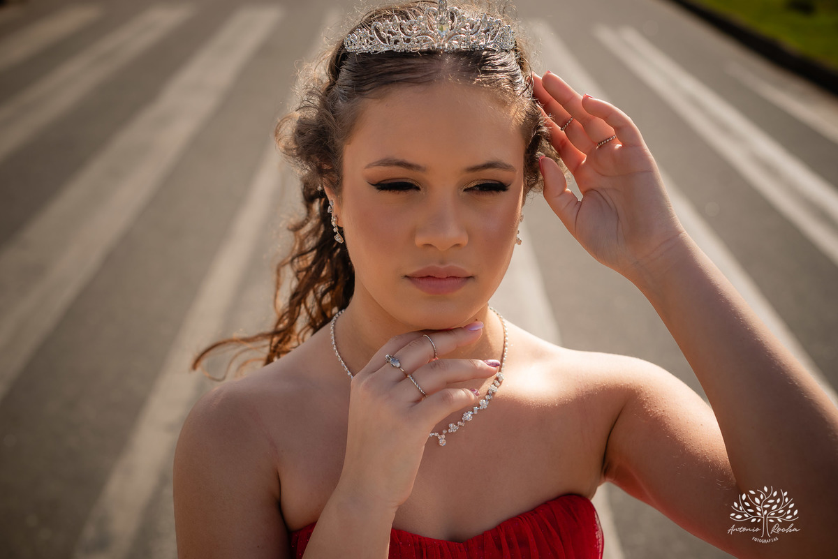 ensaio de 15 anos - fotografia de debutantes - retratos femininos - momentos únicos - Parque Una - fotografia ao ar livre - fotógrafo Antonio Rocha - confiança e carinho - fotografia profissional - celebração dos 15 anos - Pelotas