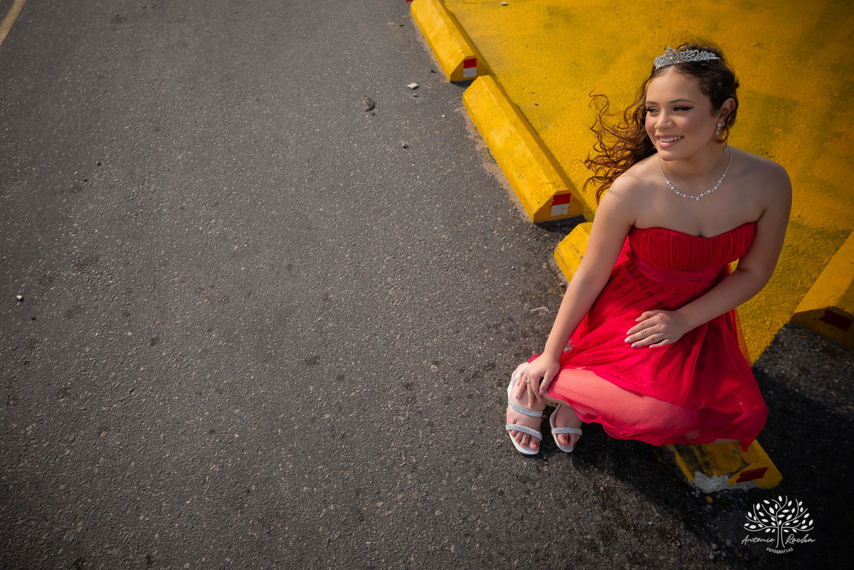 ensaio de 15 anos - fotografia de debutantes - retratos femininos - momentos únicos - Parque Una - fotografia ao ar livre - fotógrafo Antonio Rocha - confiança e carinho - fotografia profissional - celebração dos 15 anos - Pelotas