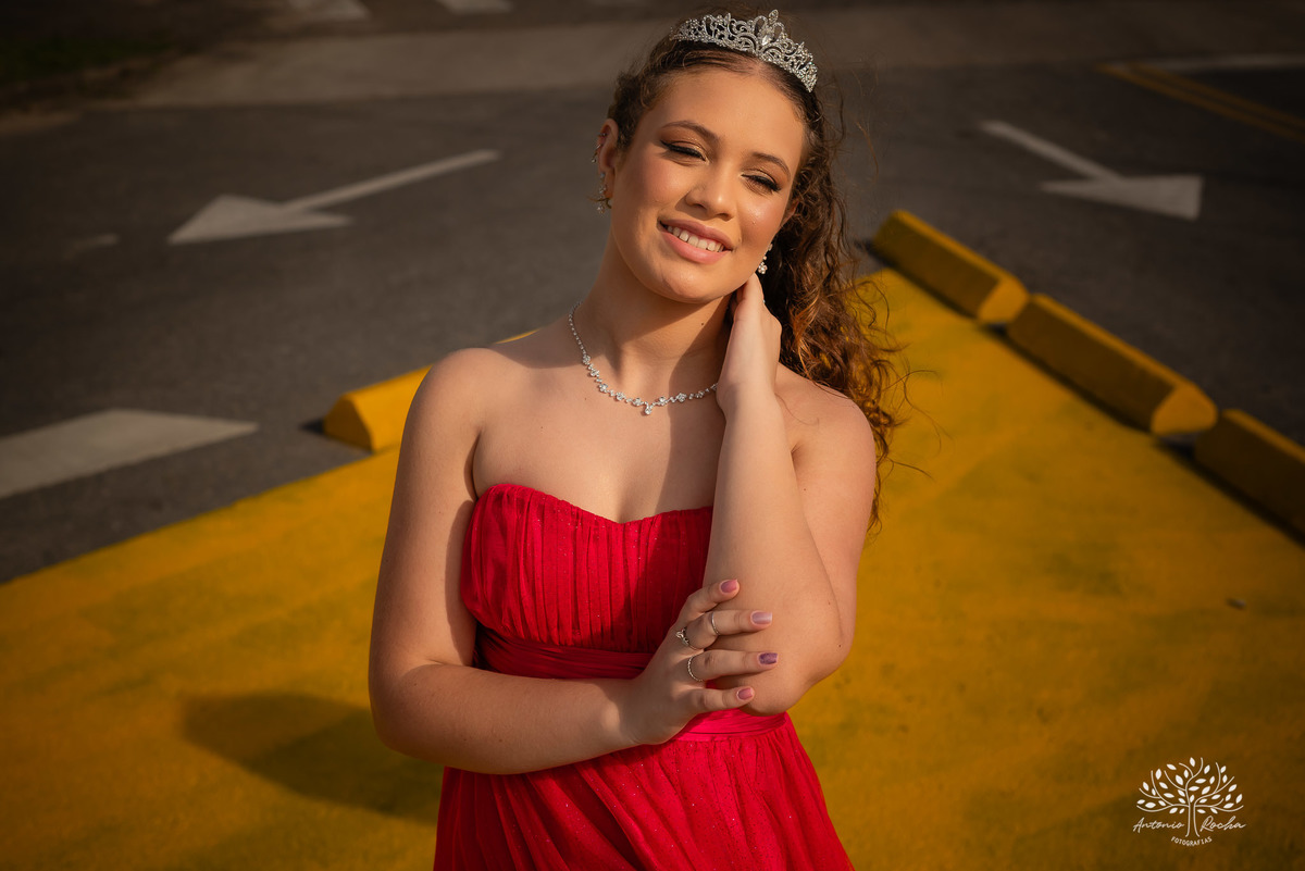 ensaio de 15 anos - fotografia de debutantes - retratos femininos - momentos únicos - Parque Una - fotografia ao ar livre - fotógrafo Antonio Rocha - confiança e carinho - fotografia profissional - celebração dos 15 anos - Pelotas