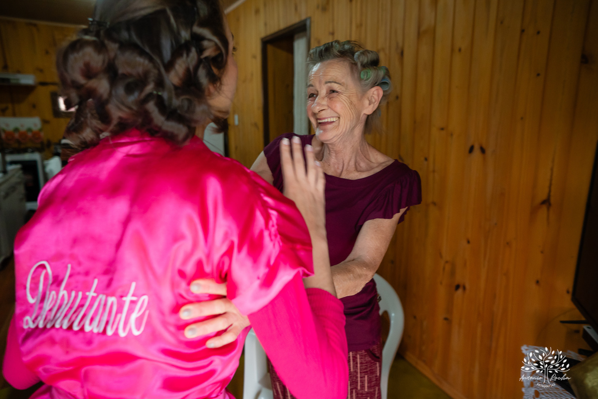 15 anos - aniversário de 15 anos - debutante - making-of - fotografia de 15 anos - emoção e alegria - Grêmio na festa - cascata de chocolate - brinde - homenagem - fotografia profissional - Antonio Rocha Fotografias - Pelotas - Cerro Grande do Sul