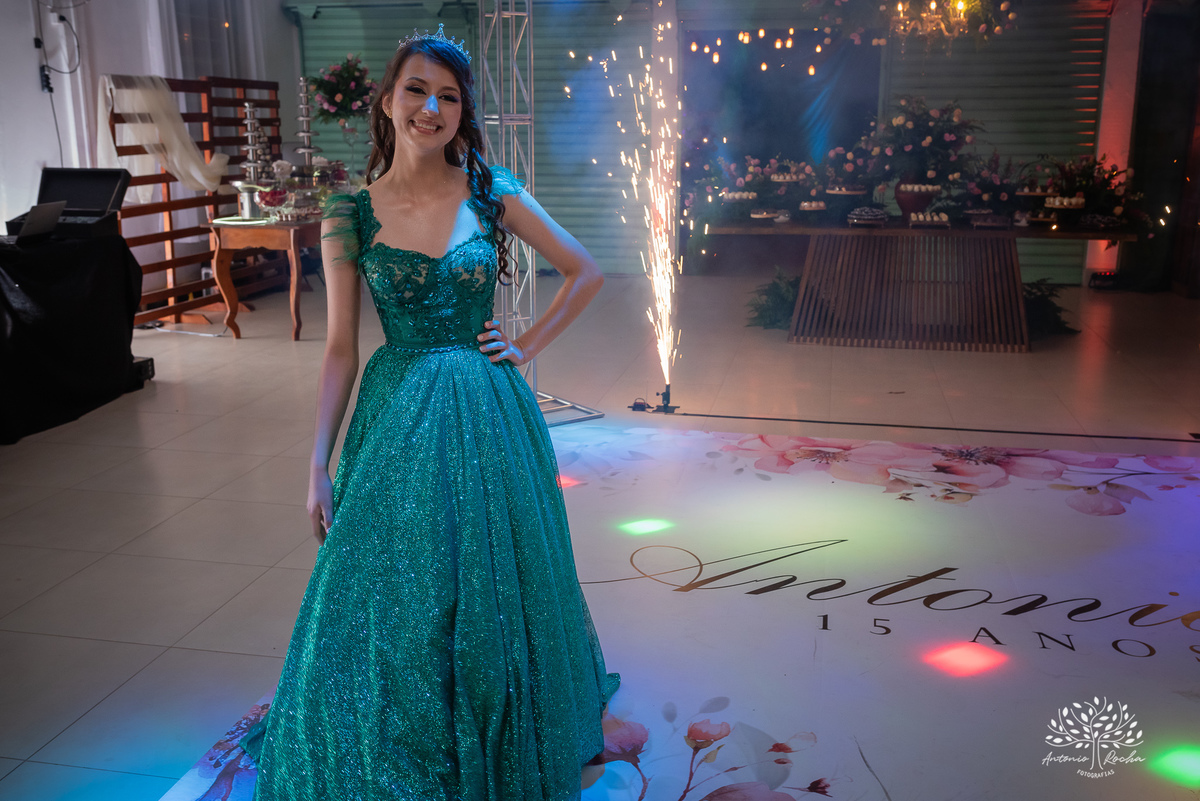 15 anos - aniversário de 15 anos - debutante - making-of - fotografia de 15 anos - emoção e alegria - Grêmio na festa - cascata de chocolate - brinde - homenagem - fotografia profissional - Antonio Rocha Fotografias - Pelotas - Cerro Grande do Sul