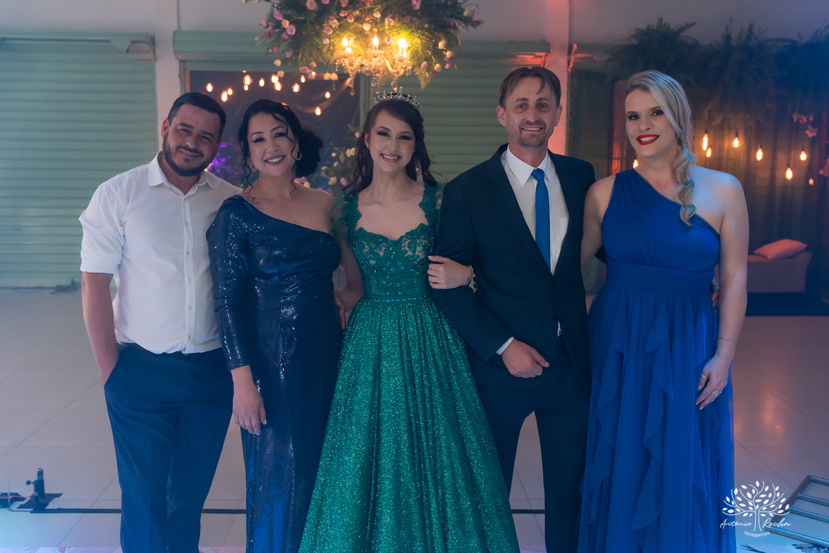 15 anos - aniversário de 15 anos - debutante - making-of - fotografia de 15 anos - emoção e alegria - Grêmio na festa - cascata de chocolate - brinde - homenagem - fotografia profissional - Antonio Rocha Fotografias - Pelotas - Cerro Grande do Sul