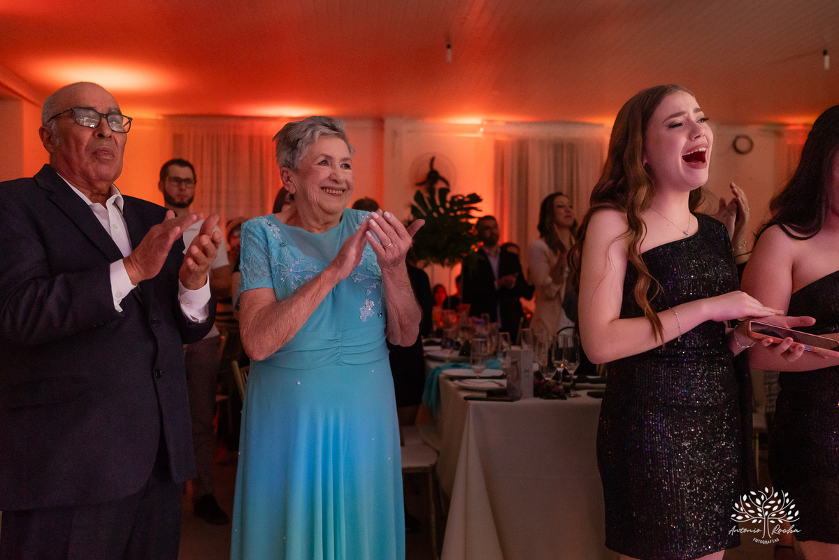 15 anos - aniversário de 15 anos - debutante - making-of - fotografia de 15 anos - emoção e alegria - Grêmio na festa - cascata de chocolate - brinde - homenagem - fotografia profissional - Antonio Rocha Fotografias - Pelotas - Cerro Grande do Sul