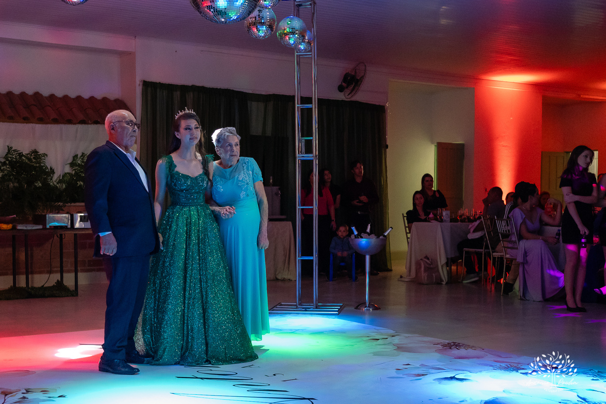 15 anos - aniversário de 15 anos - debutante - making-of - fotografia de 15 anos - emoção e alegria - Grêmio na festa - cascata de chocolate - brinde - homenagem - fotografia profissional - Antonio Rocha Fotografias - Pelotas - Cerro Grande do Sul