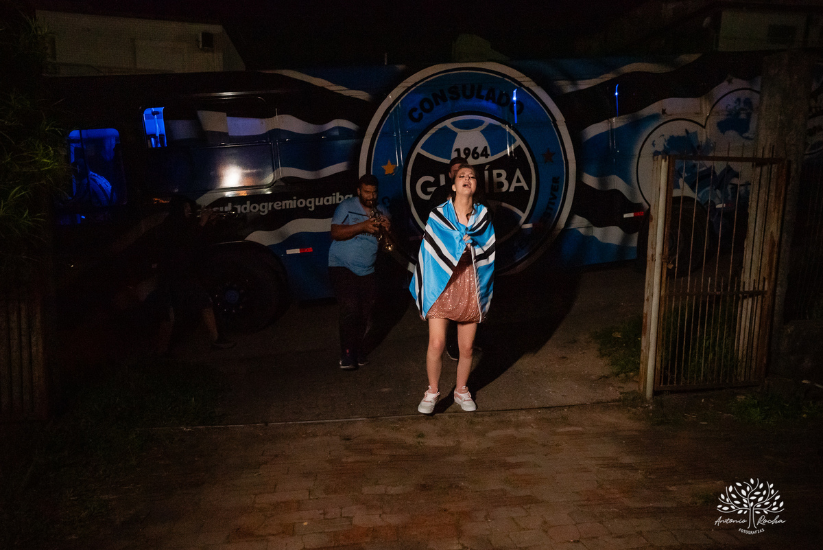 15 anos - aniversário de 15 anos - debutante - making-of - fotografia de 15 anos - emoção e alegria - Grêmio na festa - cascata de chocolate - brinde - homenagem - fotografia profissional - Antonio Rocha Fotografias - Pelotas - Cerro Grande do Sul