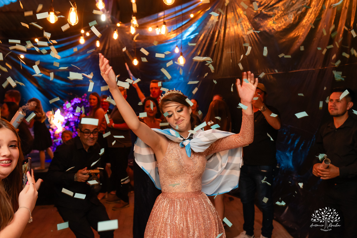 15 anos - aniversário de 15 anos - debutante - making-of - fotografia de 15 anos - emoção e alegria - Grêmio na festa - cascata de chocolate - brinde - homenagem - fotografia profissional - Antonio Rocha Fotografias - Pelotas - Cerro Grande do Sul