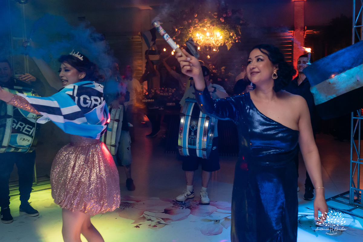 15 anos - aniversário de 15 anos - debutante - making-of - fotografia de 15 anos - emoção e alegria - Grêmio na festa - cascata de chocolate - brinde - homenagem - fotografia profissional - Antonio Rocha Fotografias - Pelotas - Cerro Grande do Sul