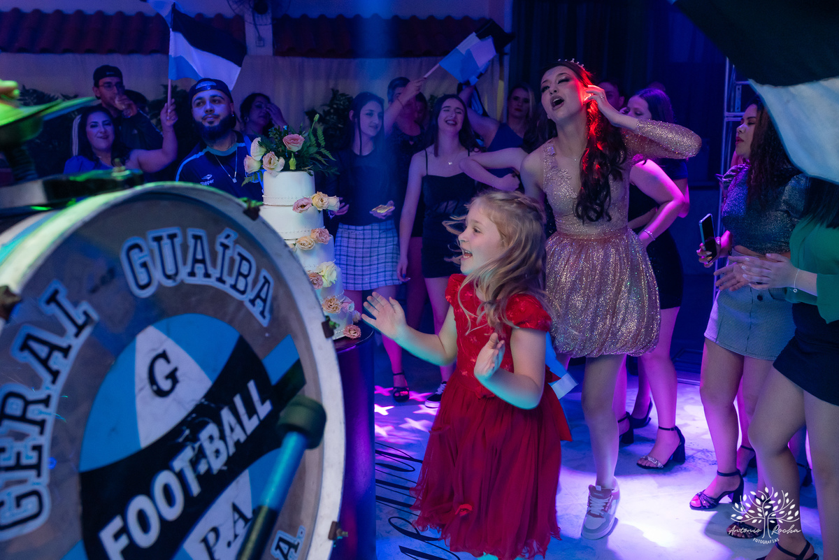15 anos - aniversário de 15 anos - debutante - making-of - fotografia de 15 anos - emoção e alegria - Grêmio na festa - cascata de chocolate - brinde - homenagem - fotografia profissional - Antonio Rocha Fotografias - Pelotas - Cerro Grande do Sul